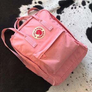 Pink Fjalleaven Kanken Backpack